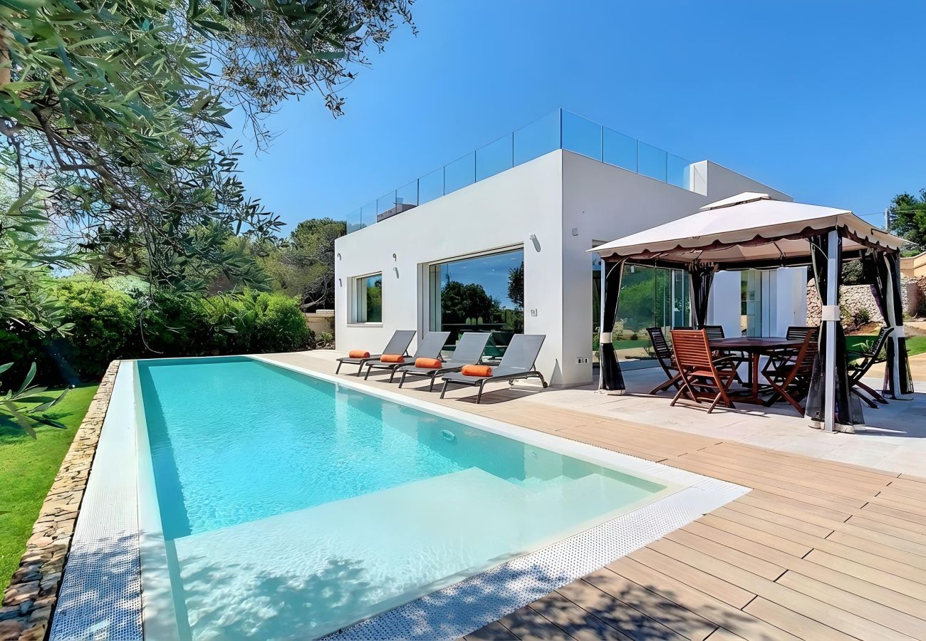 Villa a Marina di Felloniche - Villa da sogno fronte spiaggia, piscina e jacuzzi