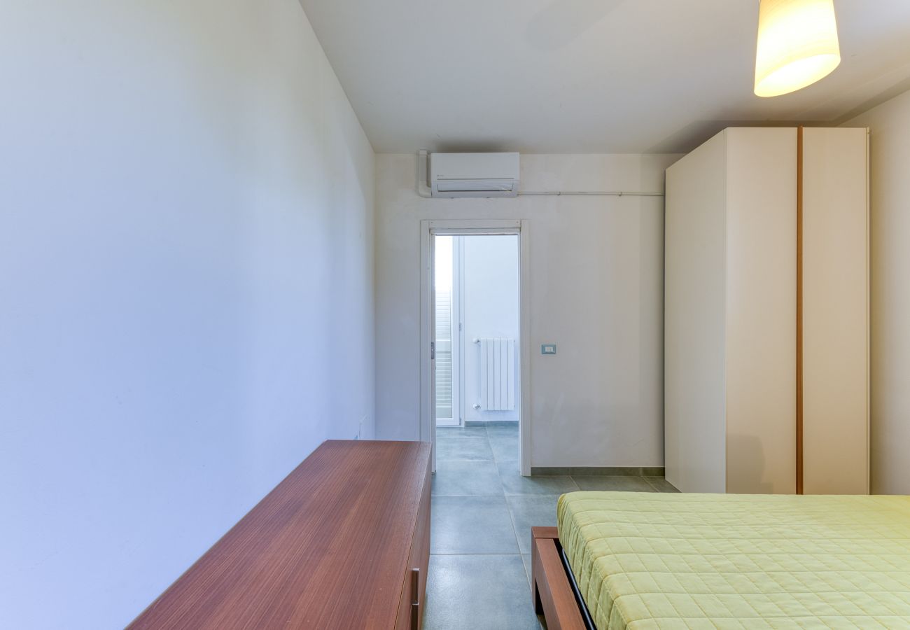 Villa a Torre Pali - Moderna villa vista mare con splendida piscina