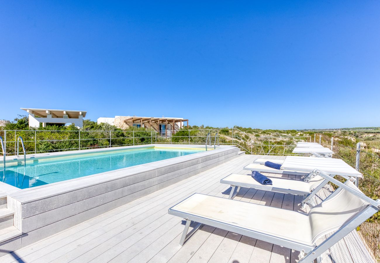 Villa a Torre Pali - Moderna villa vista mare con splendida piscina