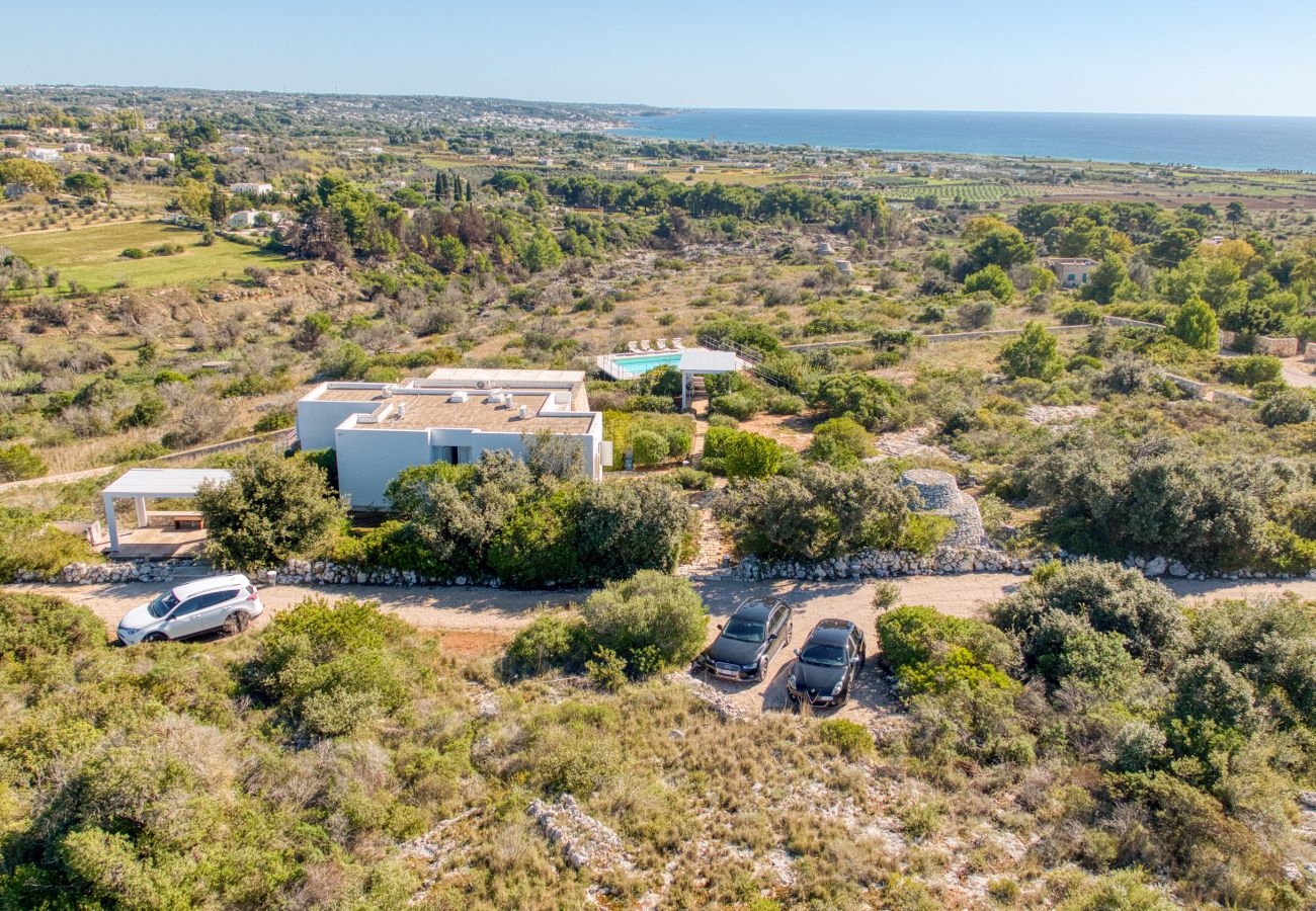 Villa a Torre Pali - Moderna villa vista mare con splendida piscina