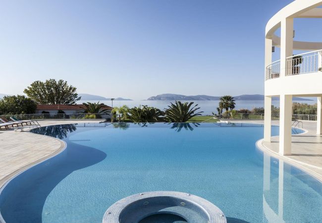 Villa a Ermioni - Spiaggia privata: villa di lusso con piscina XXL