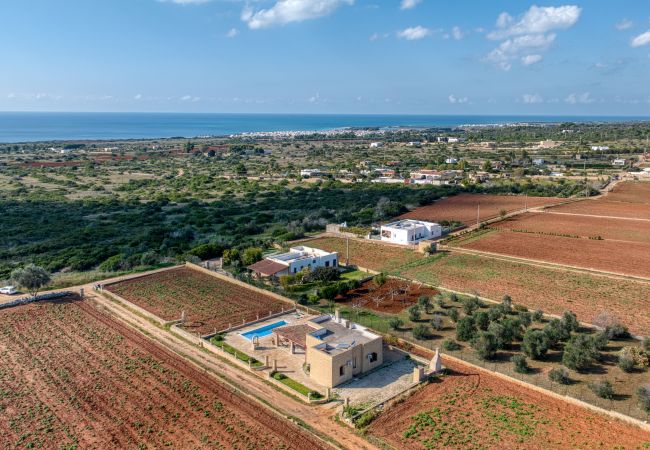 Villa a Salve - Villetta con piscina a 2km dalle spiagge Villa a Salve - Villetta con piscina a 2km dalle spiagge