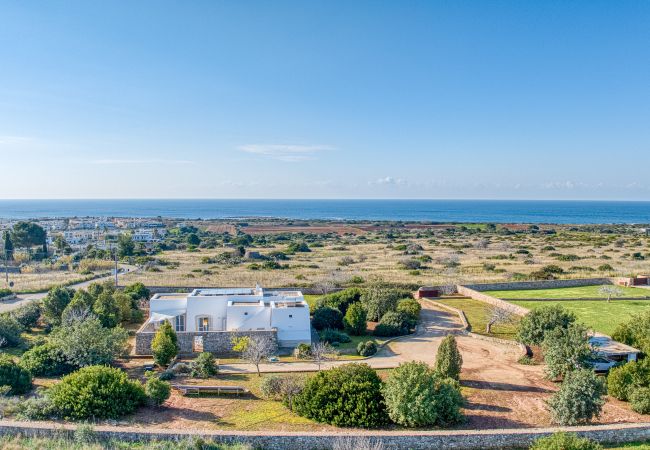 Villa a Torre Pali - Elegante villa con vista mare & piccola piscina Villa a Torre Pali - Elegante villa con vista mare & piccola piscina