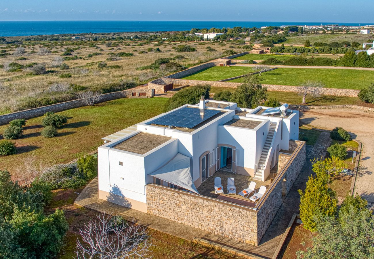 Villa a Torre Pali - Elegante villa con vista mare & piccola piscina