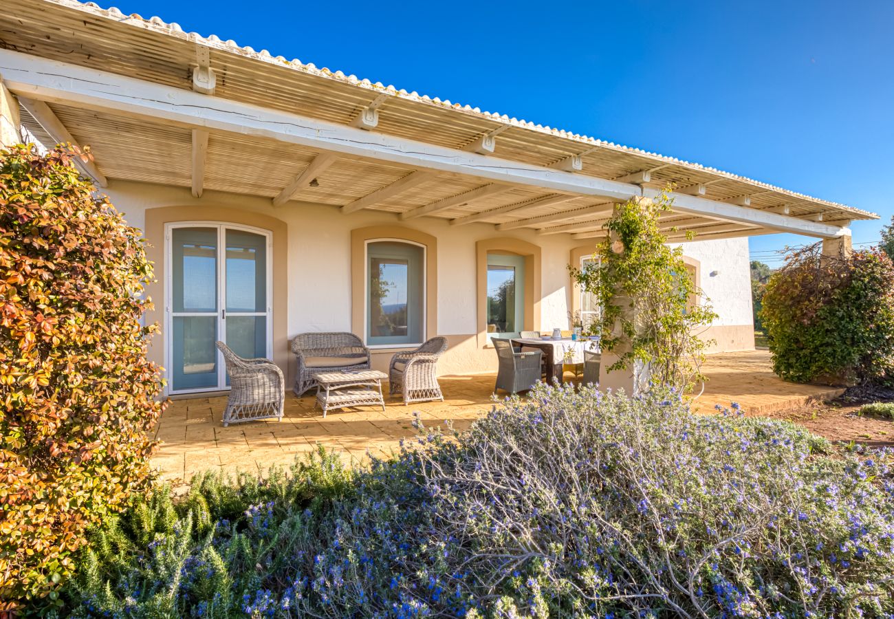 Villa a Torre Pali - Elegante villa con vista mare & piccola piscina