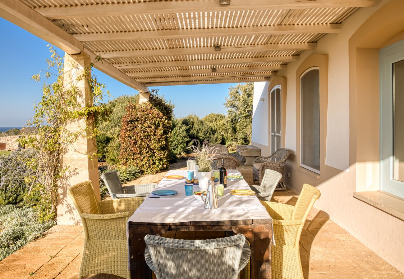 Villa a Torre Pali - Elegante villa con vista mare & piccola piscina