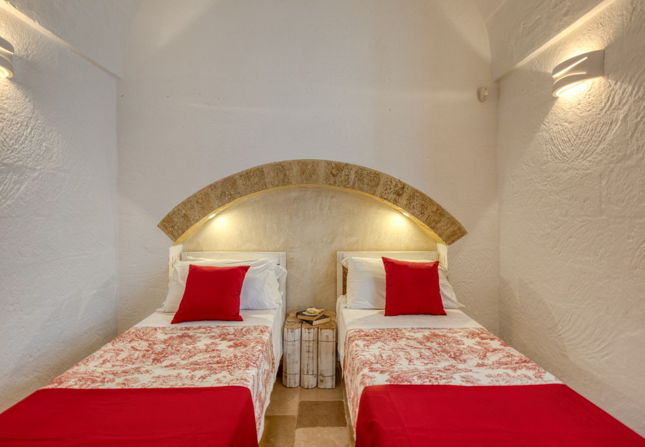 Villa a Torre Pali - Elegante villa con vista mare & piccola piscina