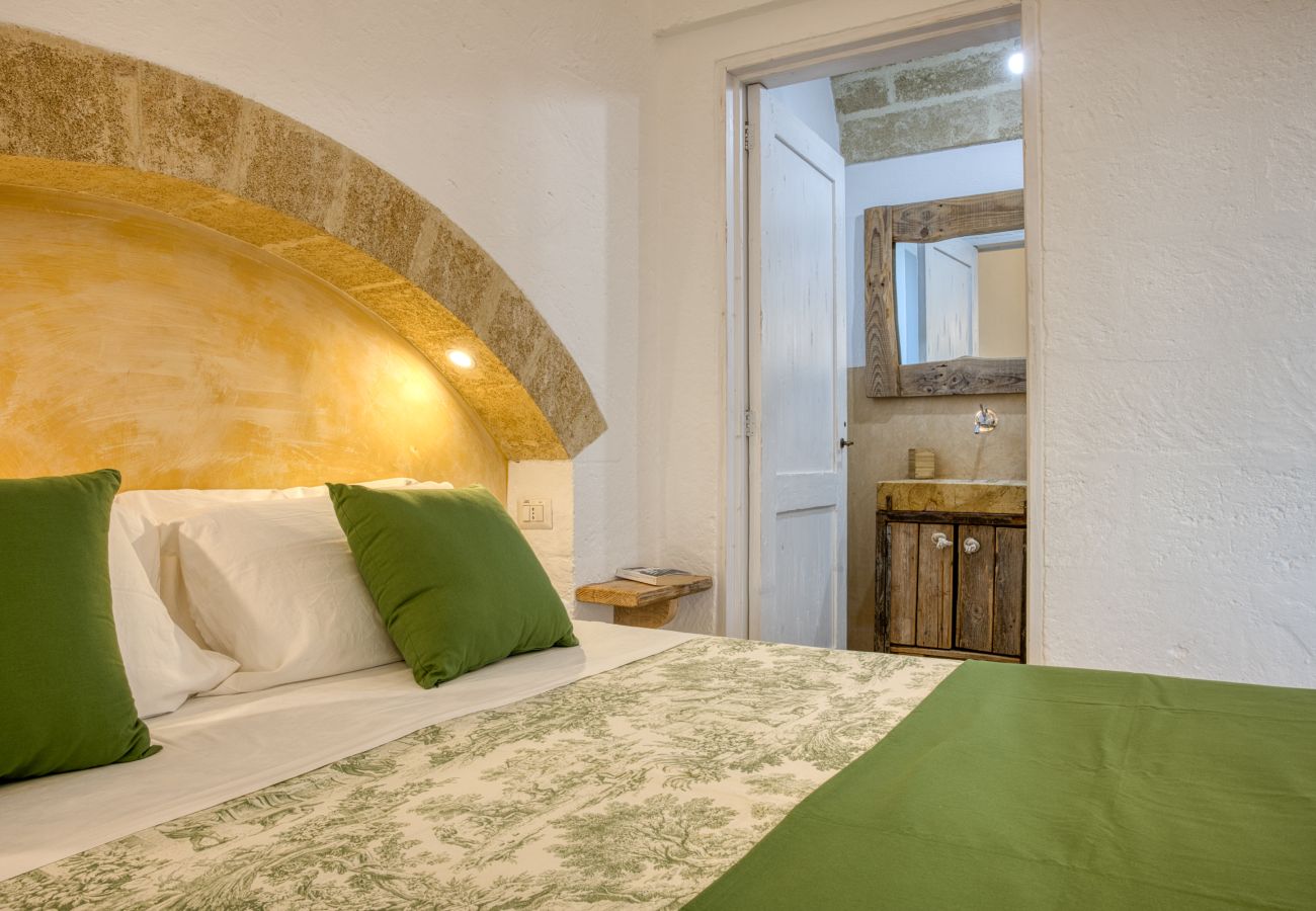 Villa a Torre Pali - Elegante villa con vista mare & piccola piscina