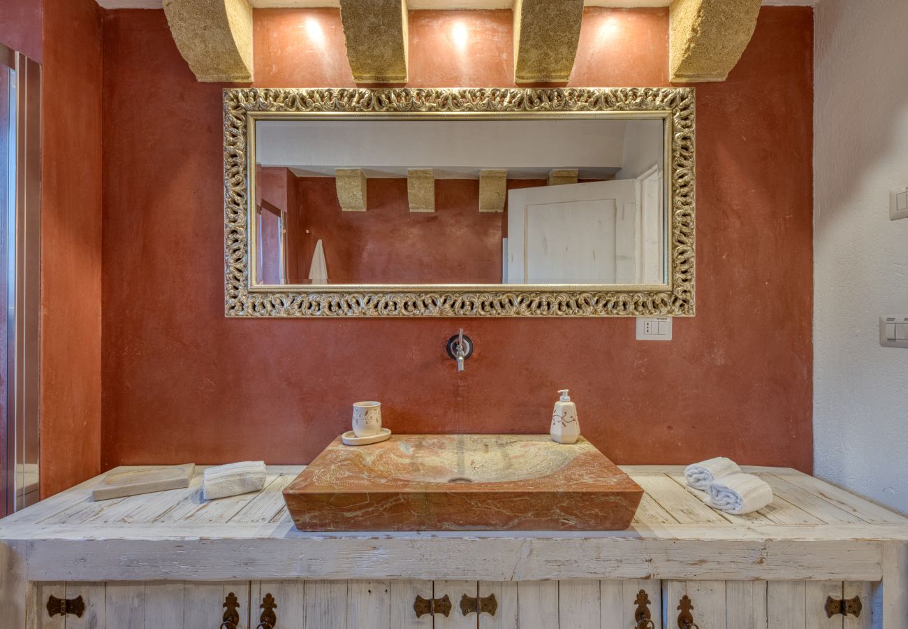 Villa a Torre Pali - Elegante villa con vista mare & piccola piscina