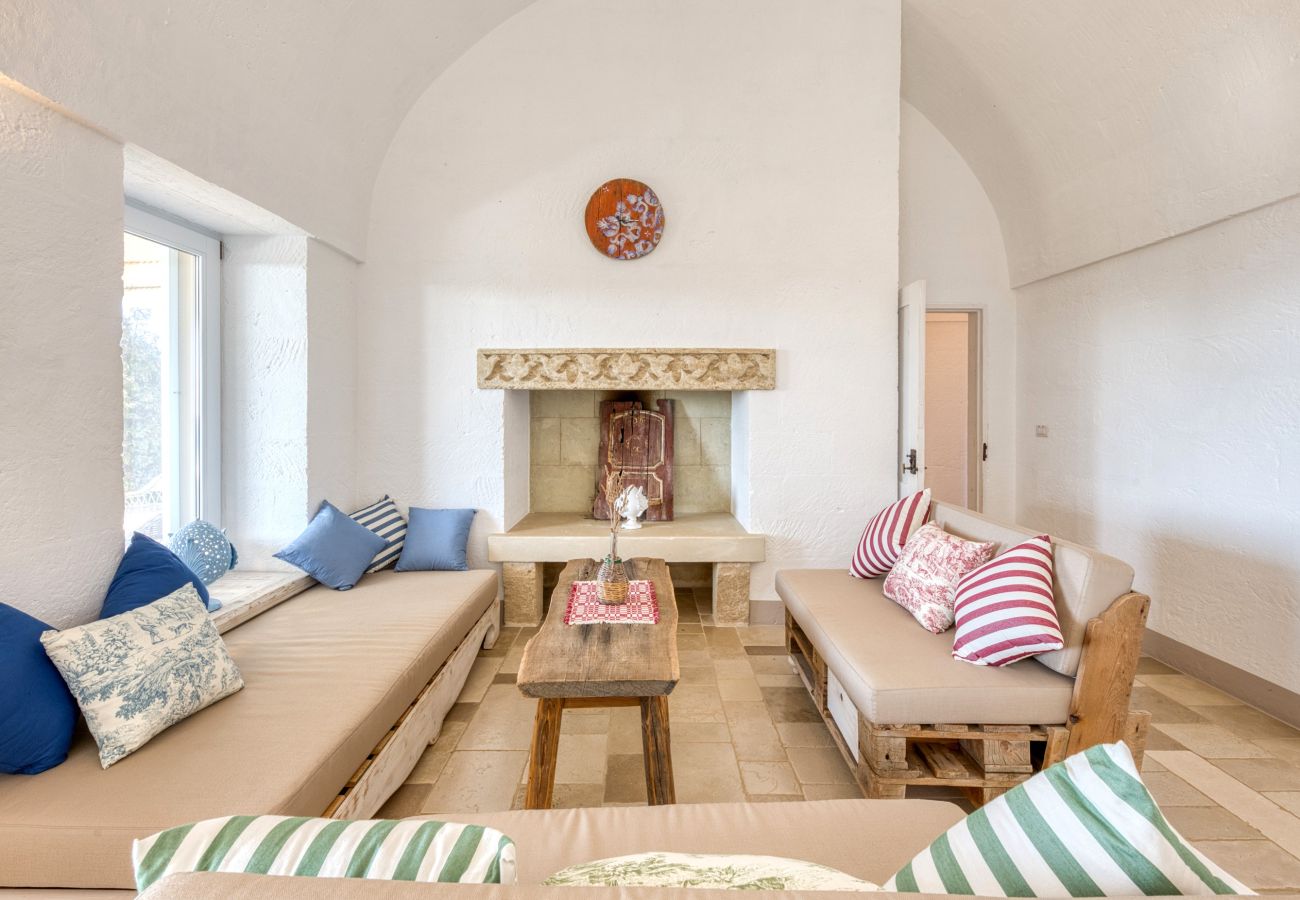 Villa a Torre Pali - Elegante villa con vista mare & piccola piscina
