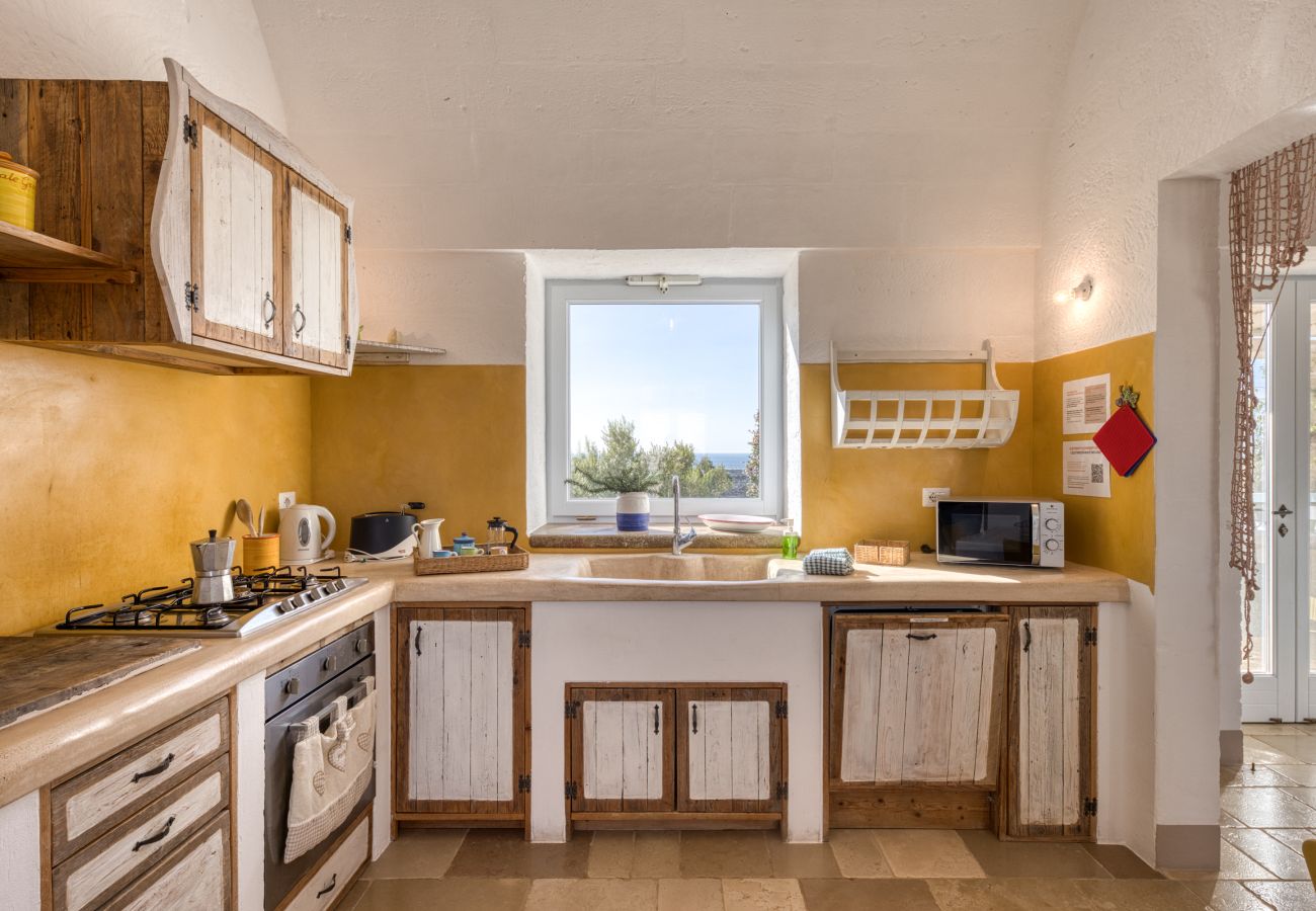Villa a Torre Pali - Elegante villa con vista mare & piccola piscina
