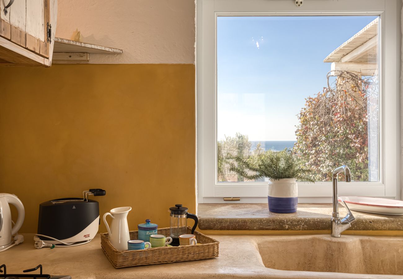 Villa a Torre Pali - Elegante villa con vista mare & piccola piscina