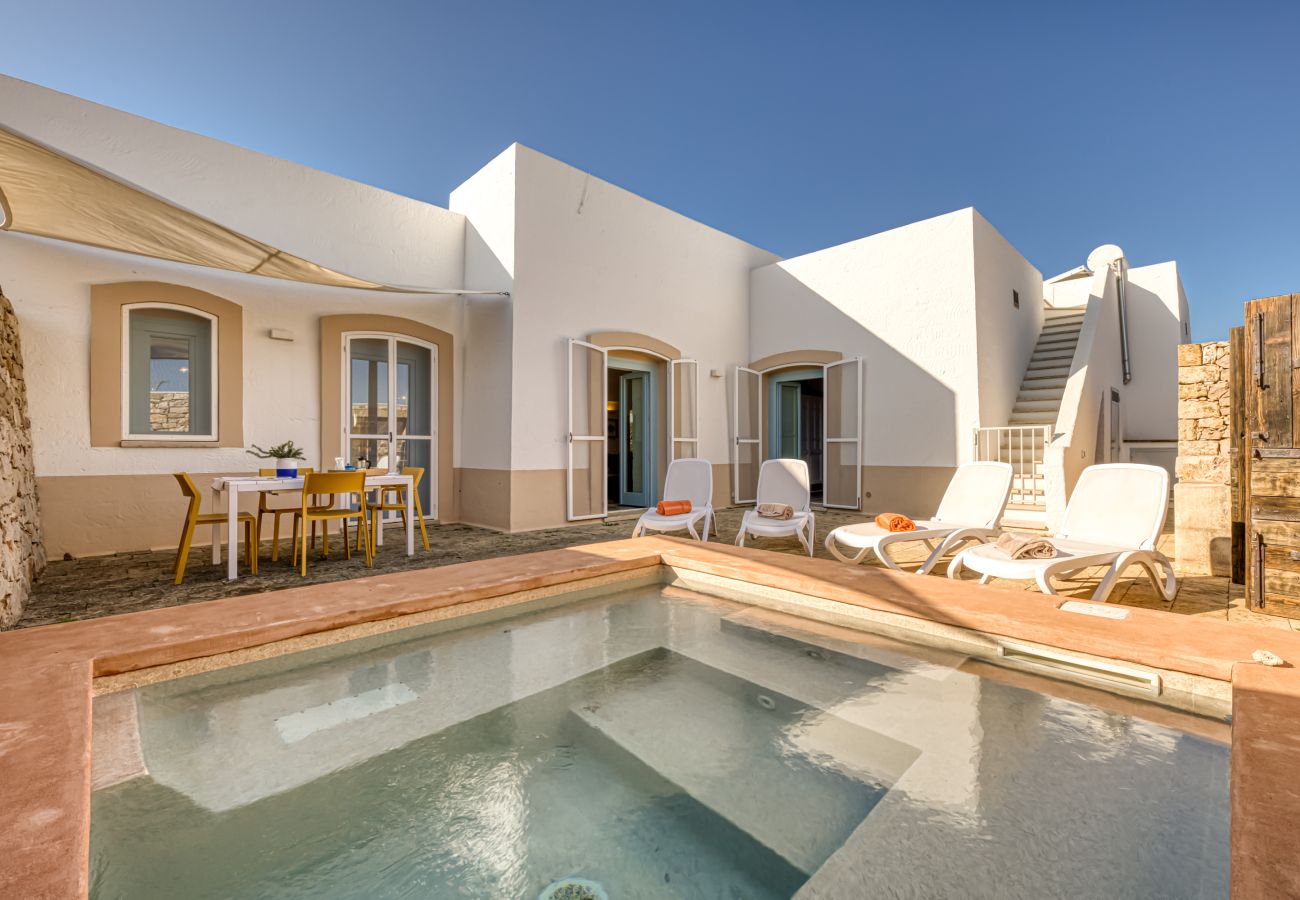 Villa a Torre Pali - Elegante villa con vista mare & piccola piscina