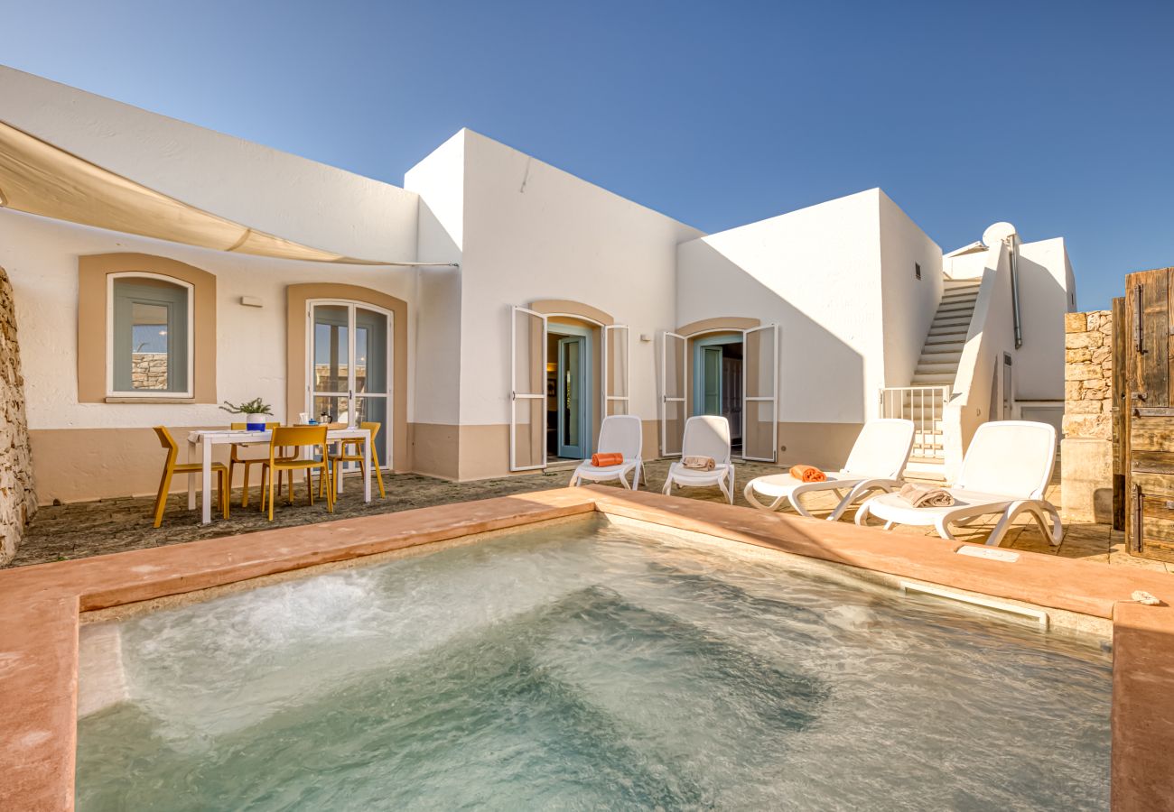 Villa a Torre Pali - Elegante villa con vista mare & piccola piscina