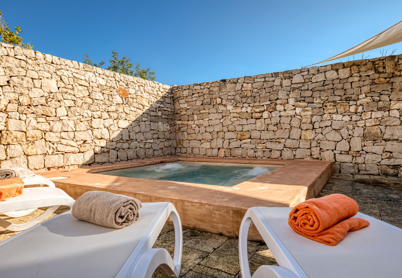 Villa a Torre Pali - Elegante villa con vista mare & piccola piscina