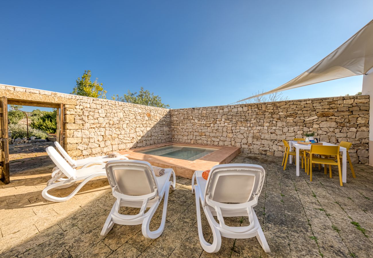 Villa a Torre Pali - Elegante villa con vista mare & piccola piscina