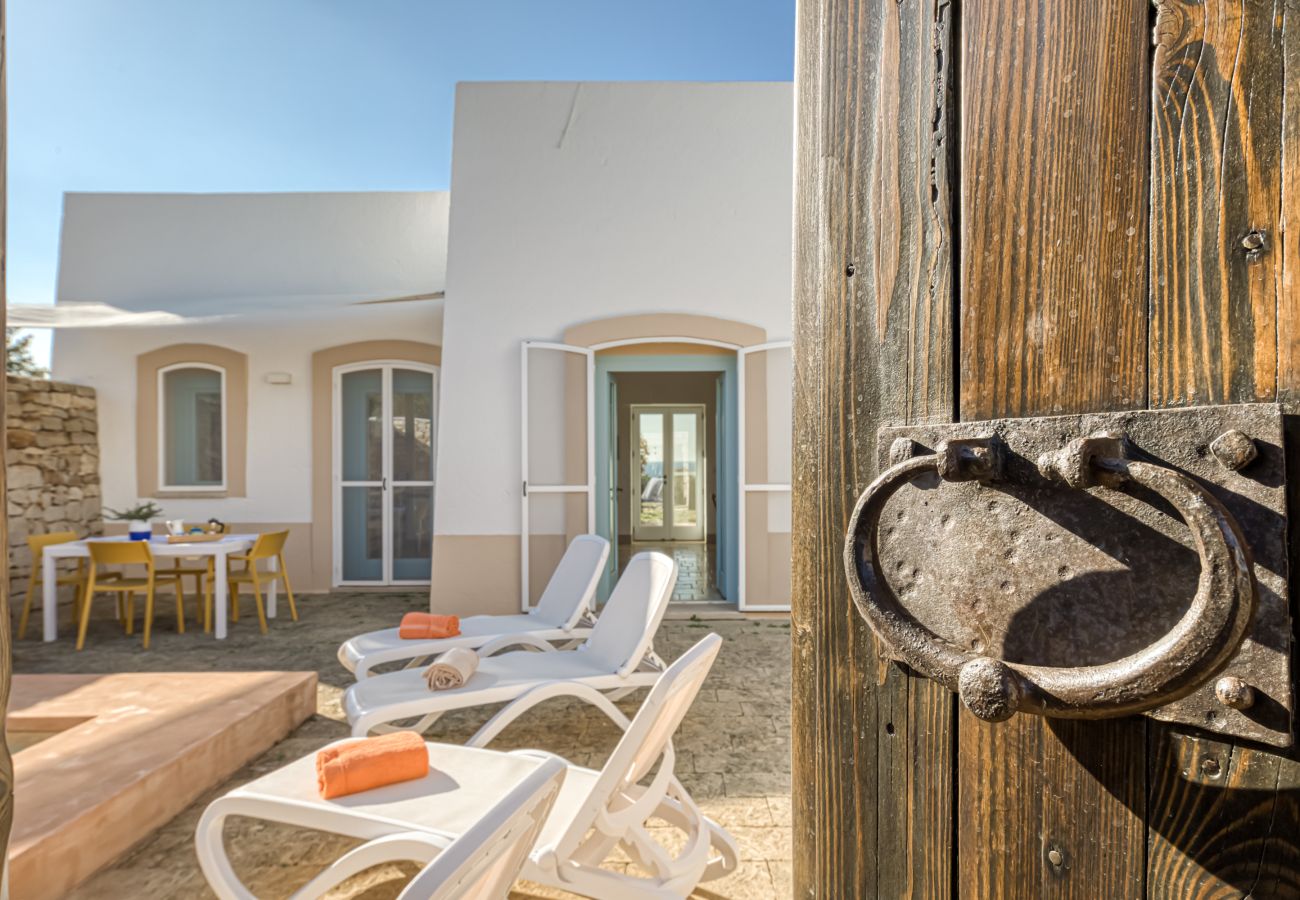 Villa a Torre Pali - Elegante villa con vista mare & piccola piscina