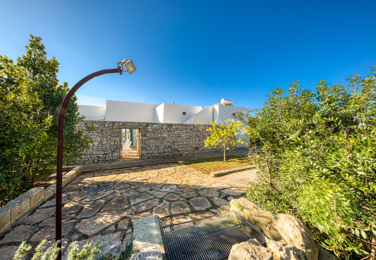 Villa a Torre Pali - Elegante villa con vista mare & piccola piscina