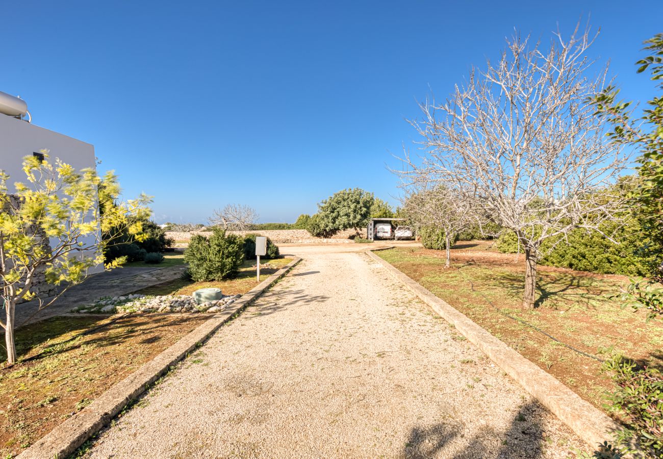 Villa a Torre Pali - Elegante villa con vista mare & piccola piscina