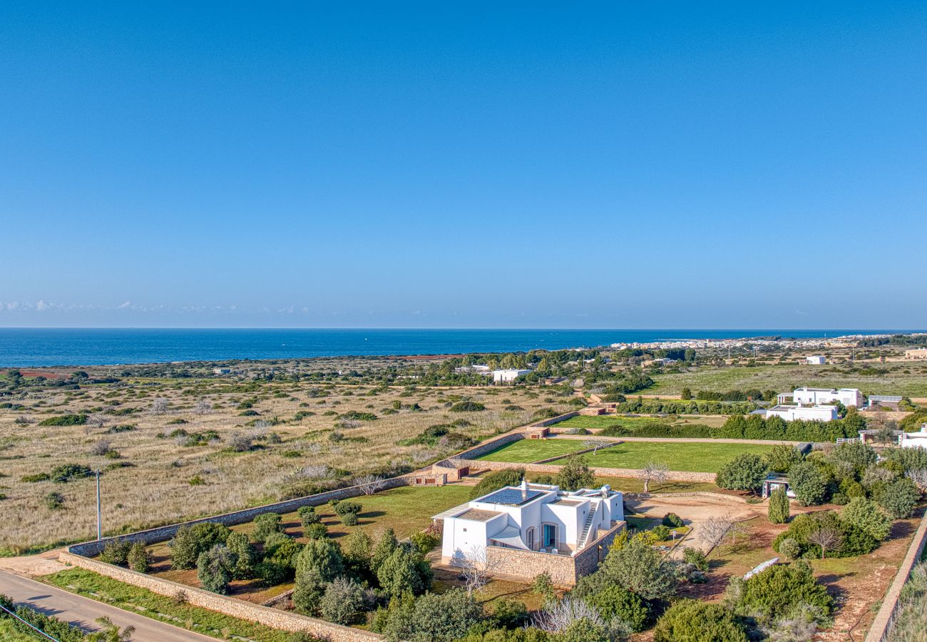 Villa a Torre Pali - Elegante villa con vista mare & piccola piscina