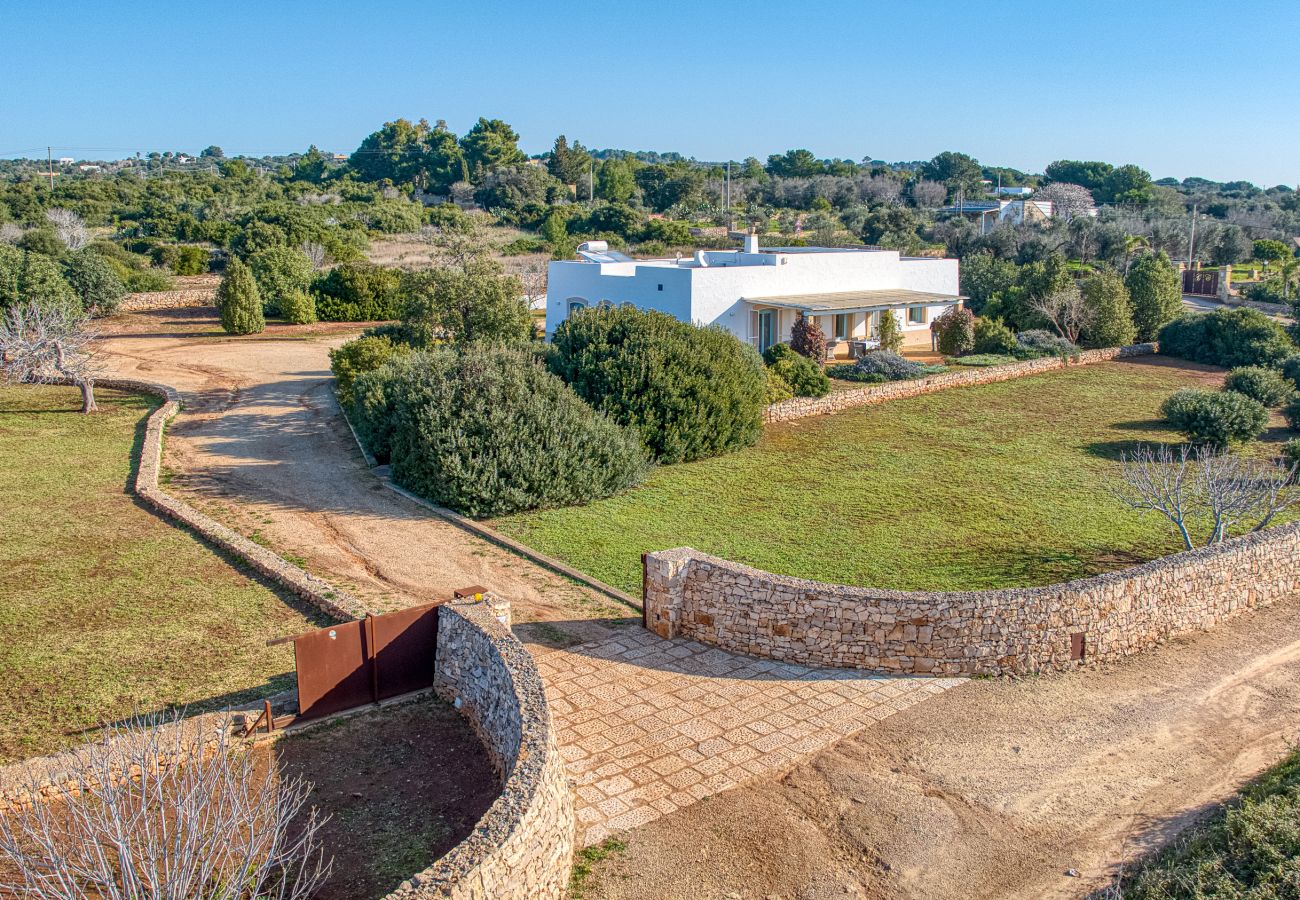Villa a Torre Pali - Elegante villa con vista mare & piccola piscina