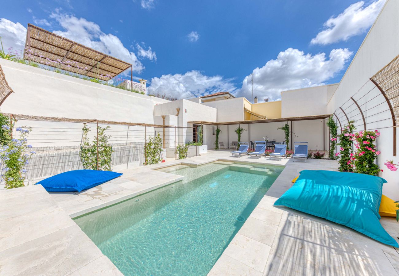 Villa a Salve - Intera dimora con piscina privata a 5km dal mare