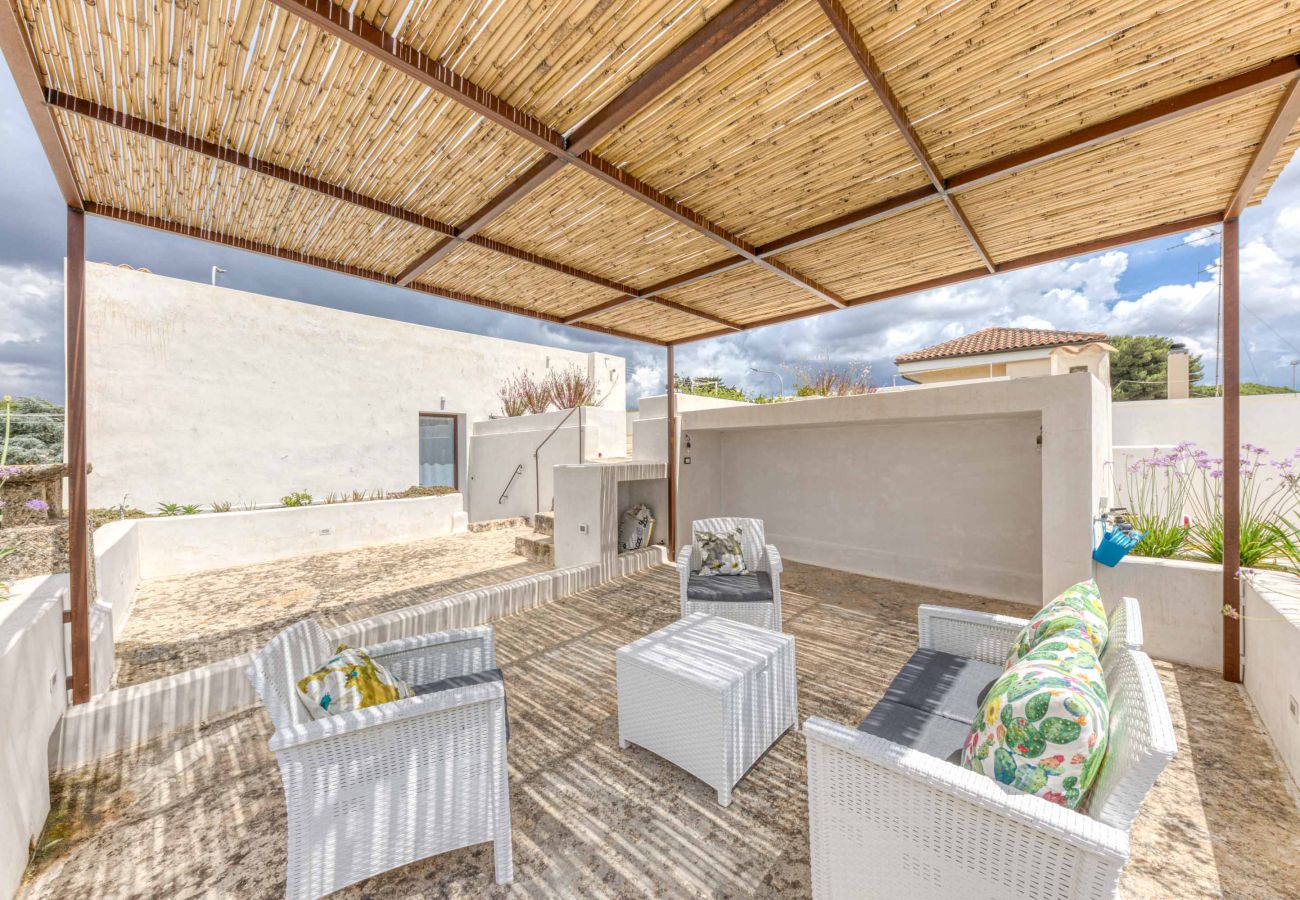 Villa a Salve - Intera dimora con piscina privata a 5km dal mare