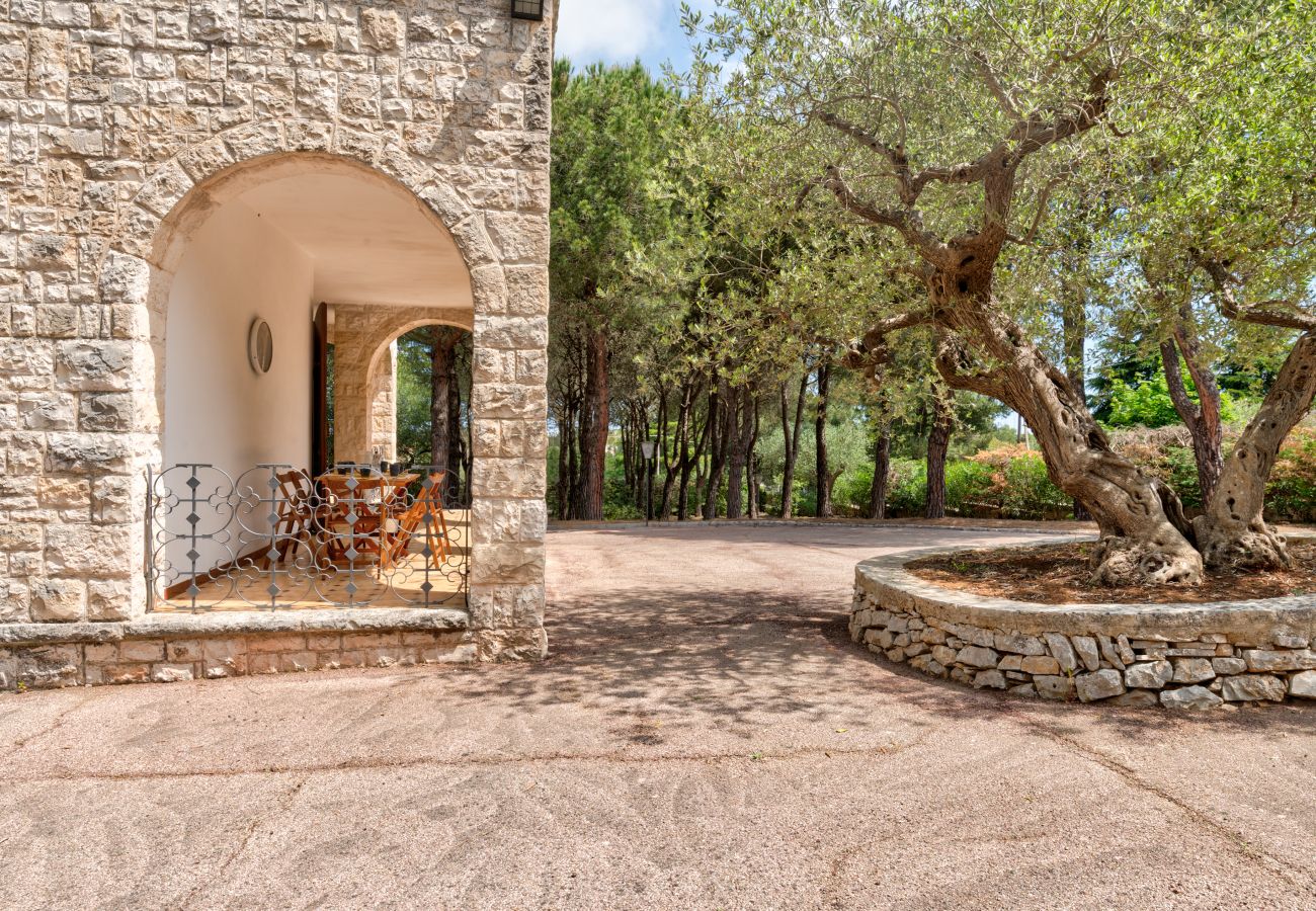 Villa a Fasano - Villa tradizionale con piscina riscaldata e parco