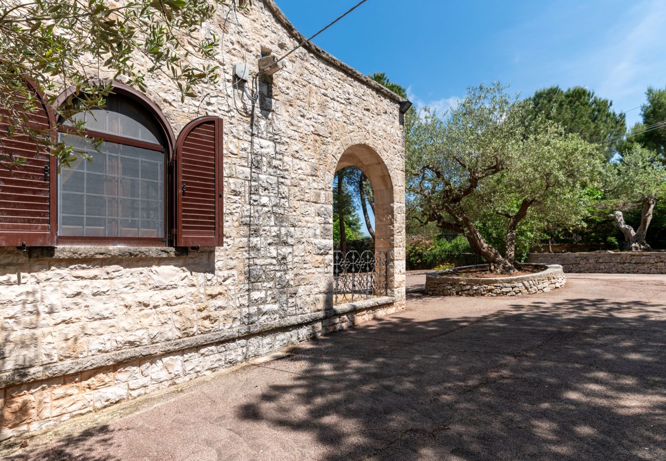 Villa a Fasano - Villa tradizionale con piscina riscaldata e parco