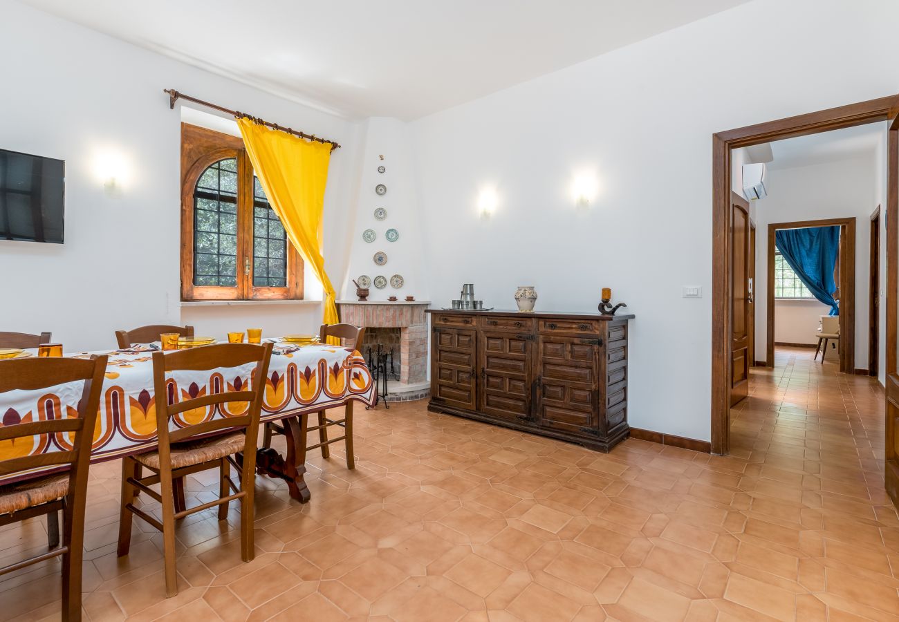 Villa a Fasano - Villa tradizionale con piscina riscaldata e parco