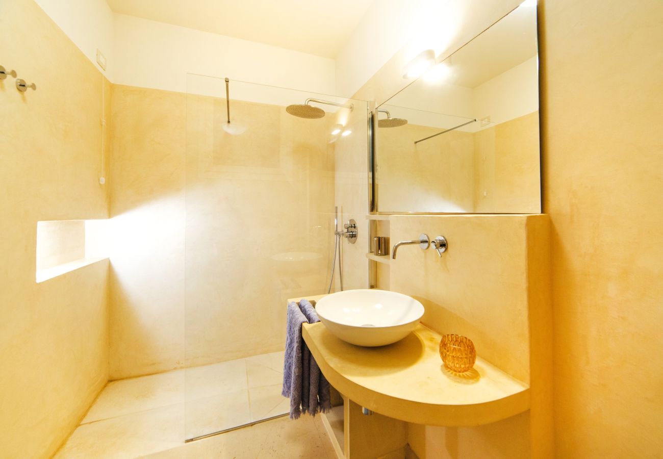 Villa a Leuca - Villa moderna: 2 piani con 2 piscine e vista mare