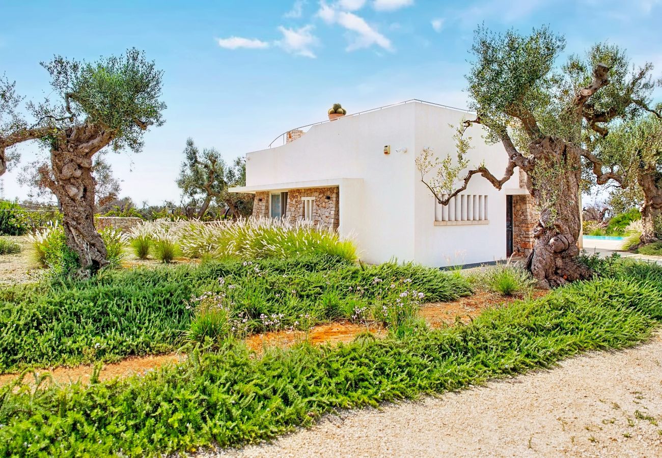 Villa a Leuca - Villa moderna: 2 piani con 2 piscine e vista mare