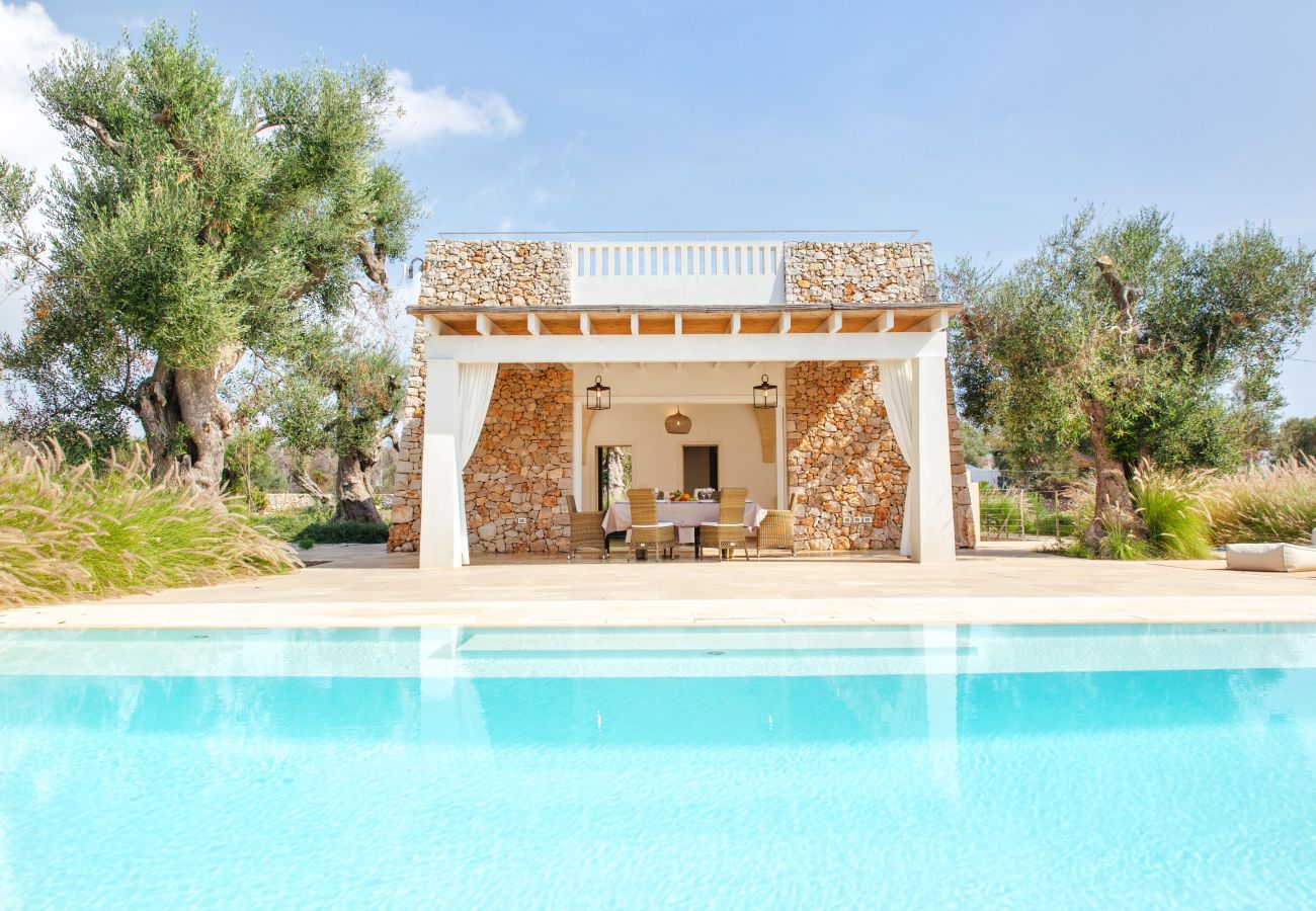 Villa a Leuca - Villa moderna: 2 piani con 2 piscine e vista mare