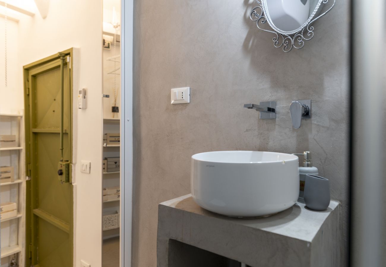 Trullo a Ostuni - Delizioso trullo bianco con piscina e giardino