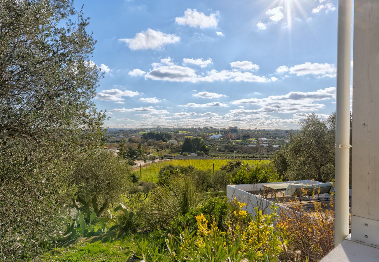 Trullo a Ostuni - Delizioso trullo bianco con piscina e giardino