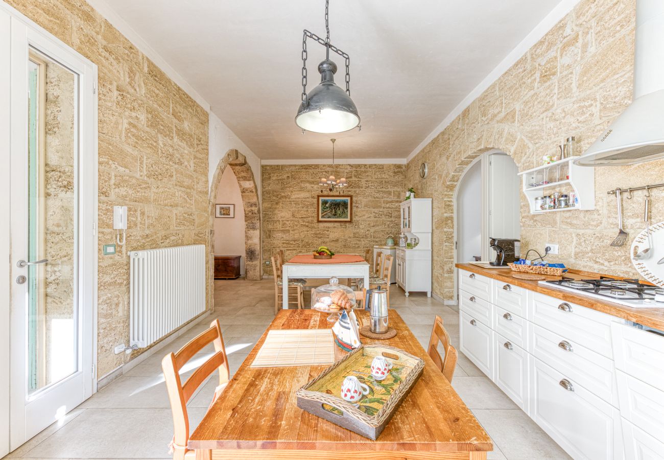 Villa a Castro - Fantastica villa con piscina e parco, 2km dal mare