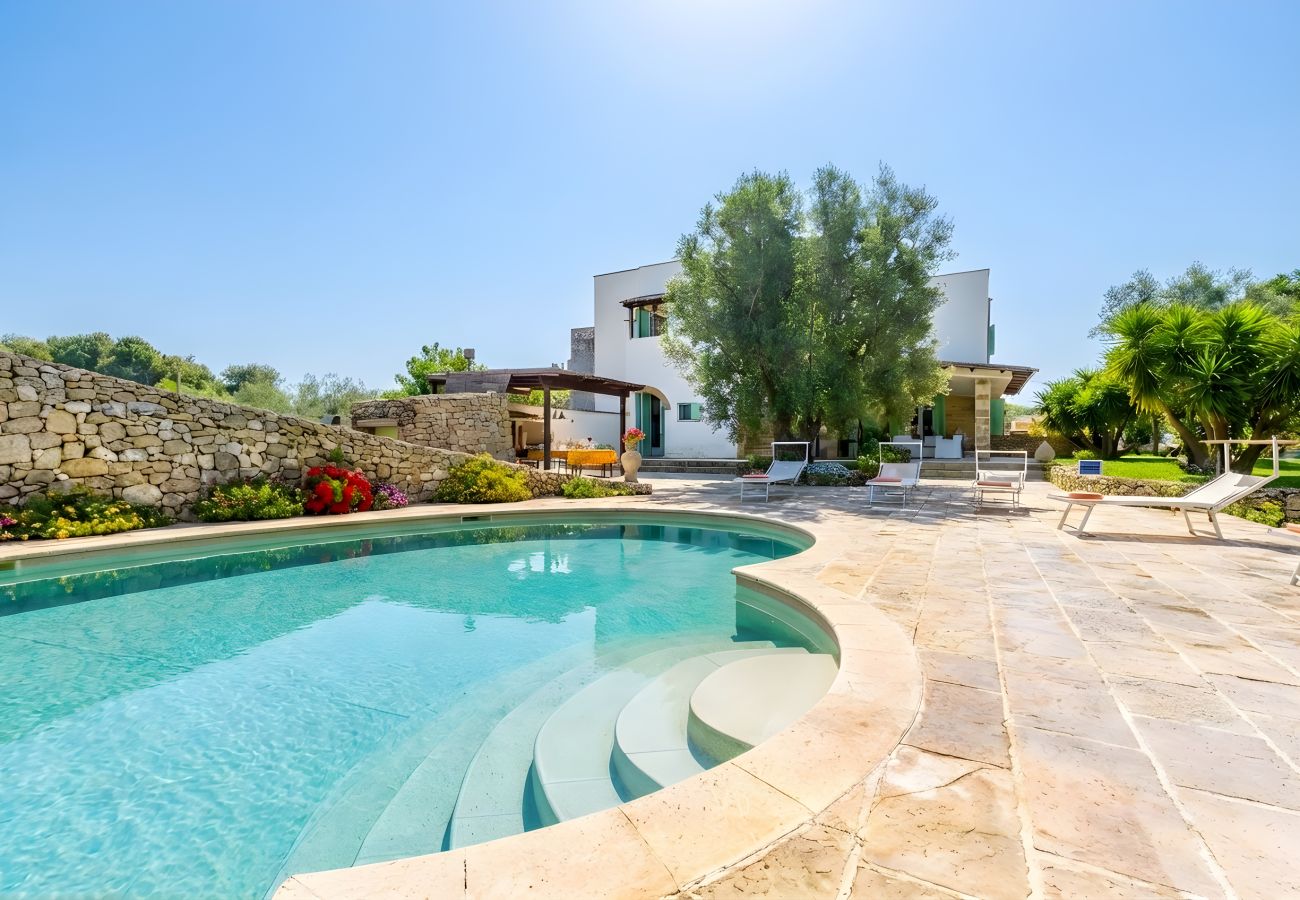 Villa a Castro - Fantastica villa con piscina e parco, 2km dal mare