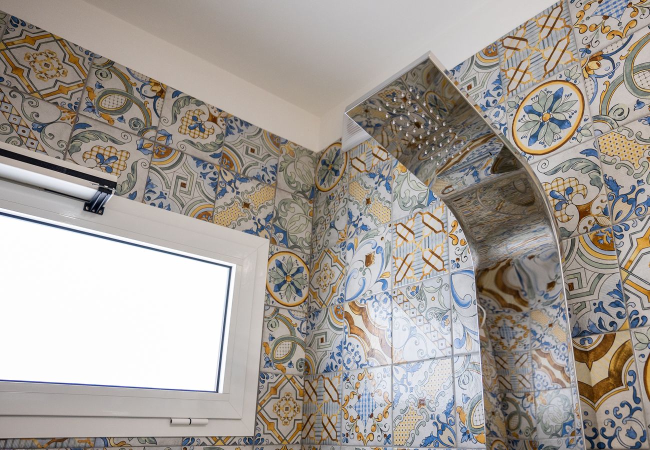 Villa a Torre Vado - Stupenda tenuta con 3 unità, piscina, vista mare