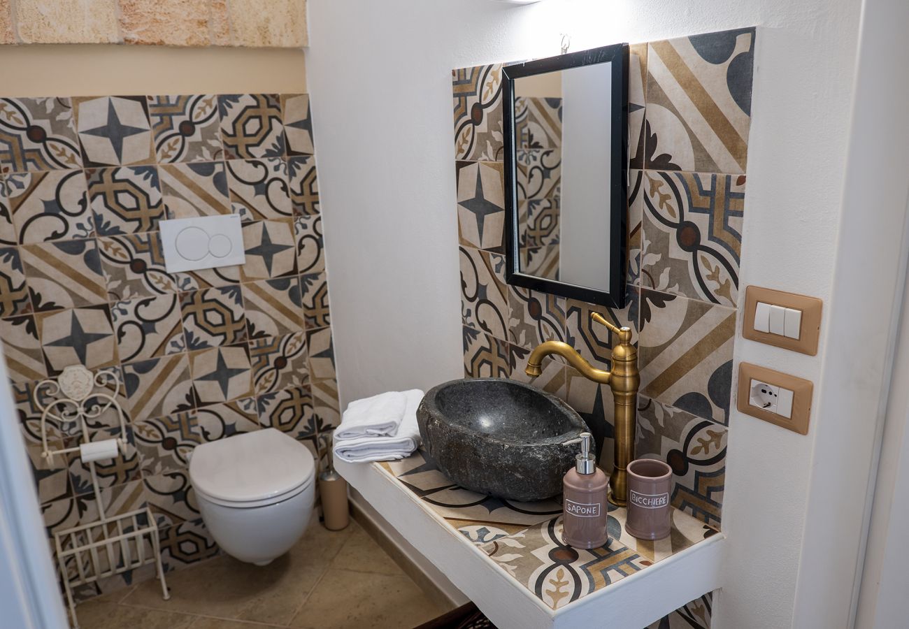 Villa a Torre Vado - Stupenda tenuta con 3 unità, piscina, vista mare