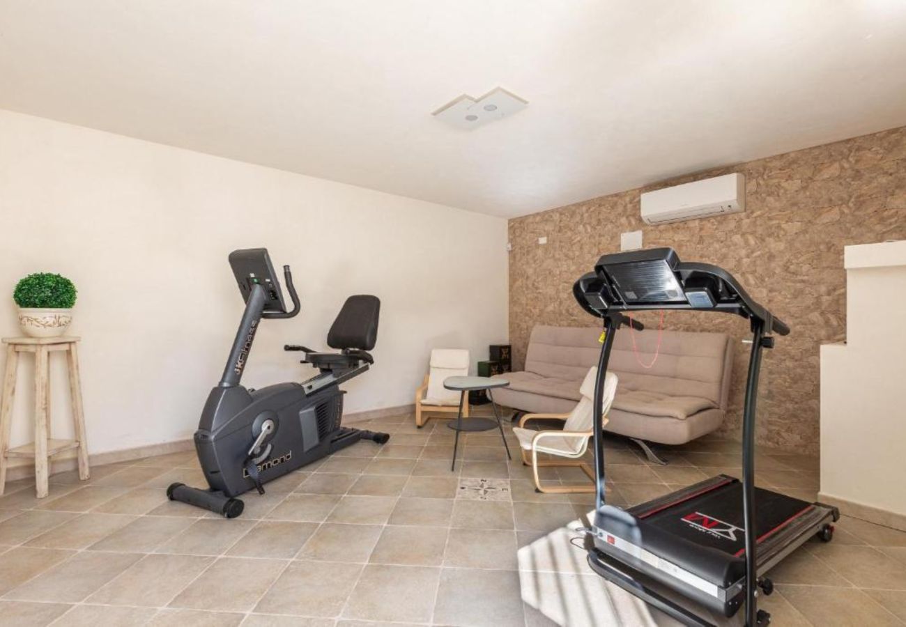 Villa a Torre Vado - Stupenda tenuta con 3 unità, piscina, vista mare