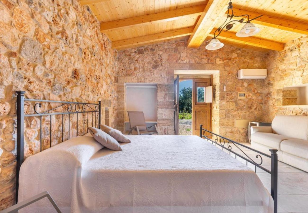 Villa a Torre Vado - Stupenda tenuta con 3 unità, piscina, vista mare