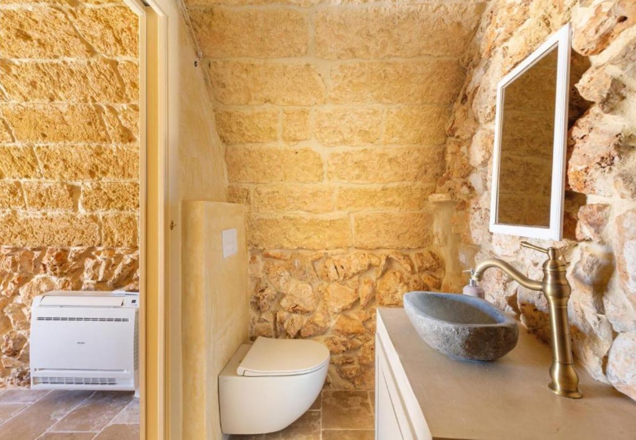 Villa a Torre Vado - Stupenda tenuta con 3 unità, piscina, vista mare