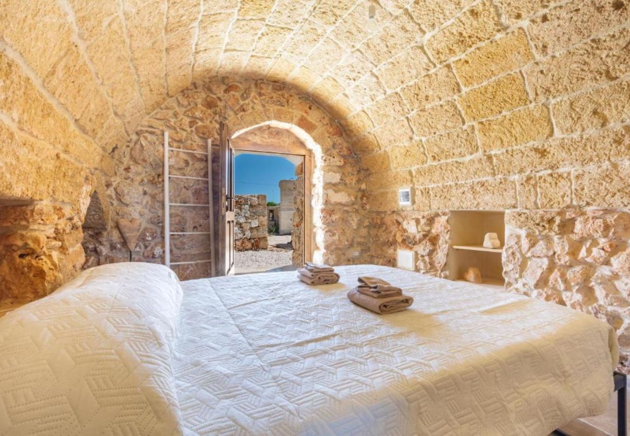 Villa a Torre Vado - Stupenda tenuta con 3 unità, piscina, vista mare