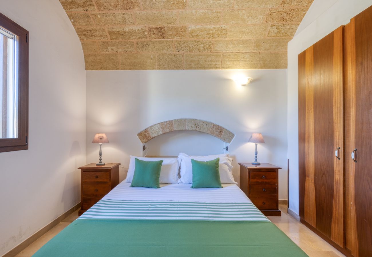 Villa a Torre Pali - Villetta con piscina a 2km dalle spiagge