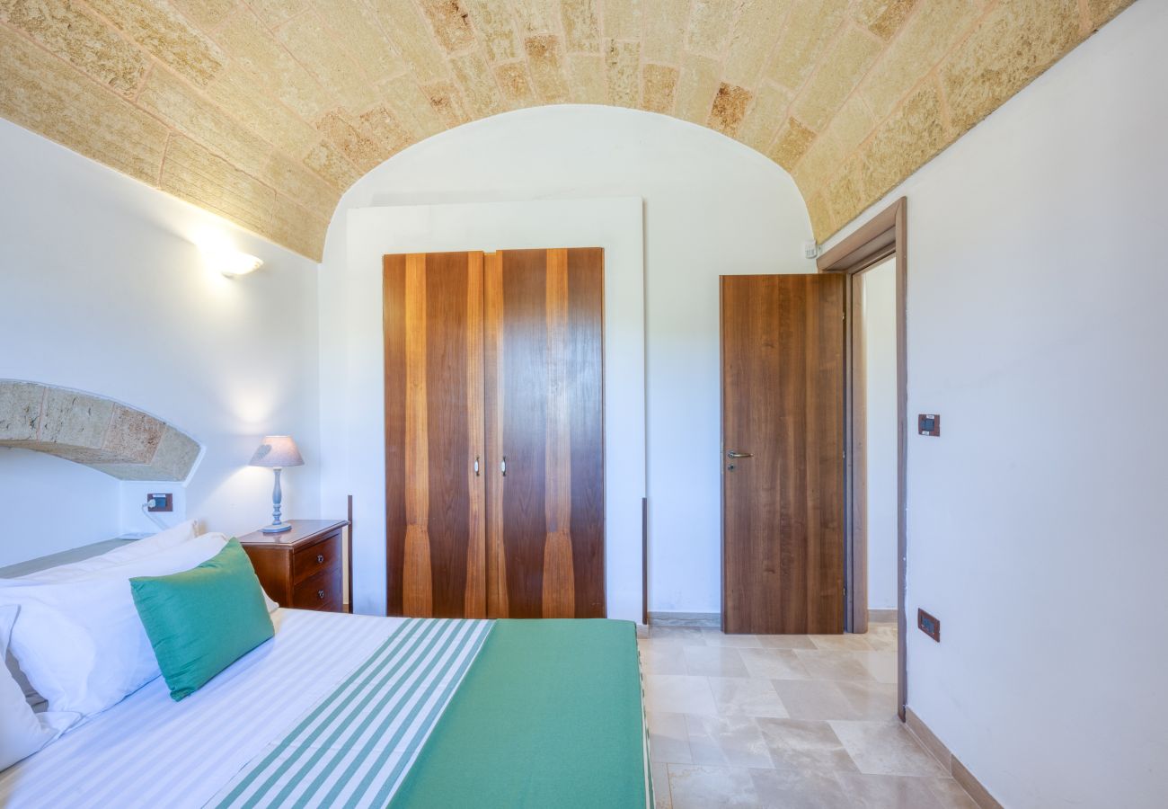 Villa a Torre Pali - Villetta con piscina a 2km dalle spiagge