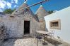 Villa a Cisternino - Trulli ristrutturati con piscina in campagna