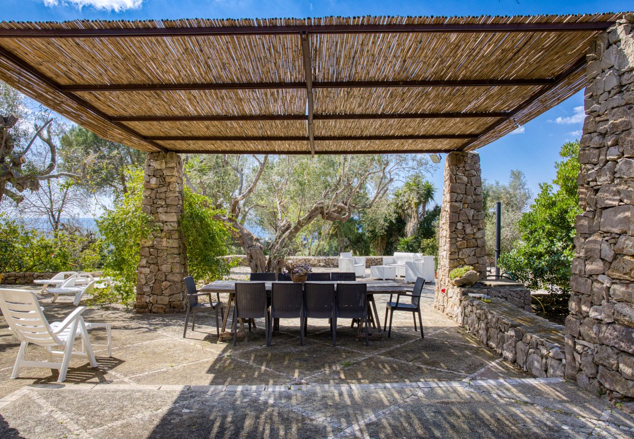 Fattoria a Patù - Graziosa casa in pietra, vista mare e vasca idromassaggio