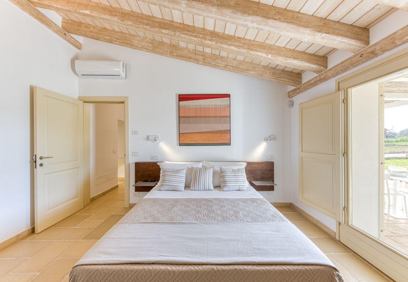 Villa a Ugento - Stupenda villa di campagna con ampia piscina e giardino