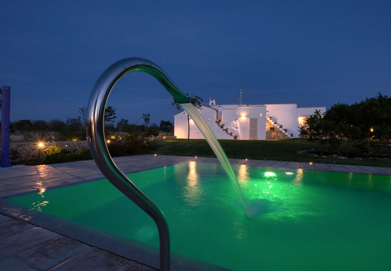 Villa a Ugento - Stupenda villa di campagna con ampia piscina e giardino