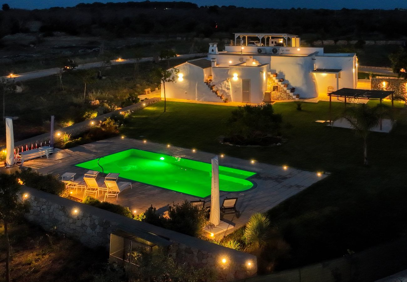 Villa a Ugento - Stupenda villa di campagna con ampia piscina e giardino